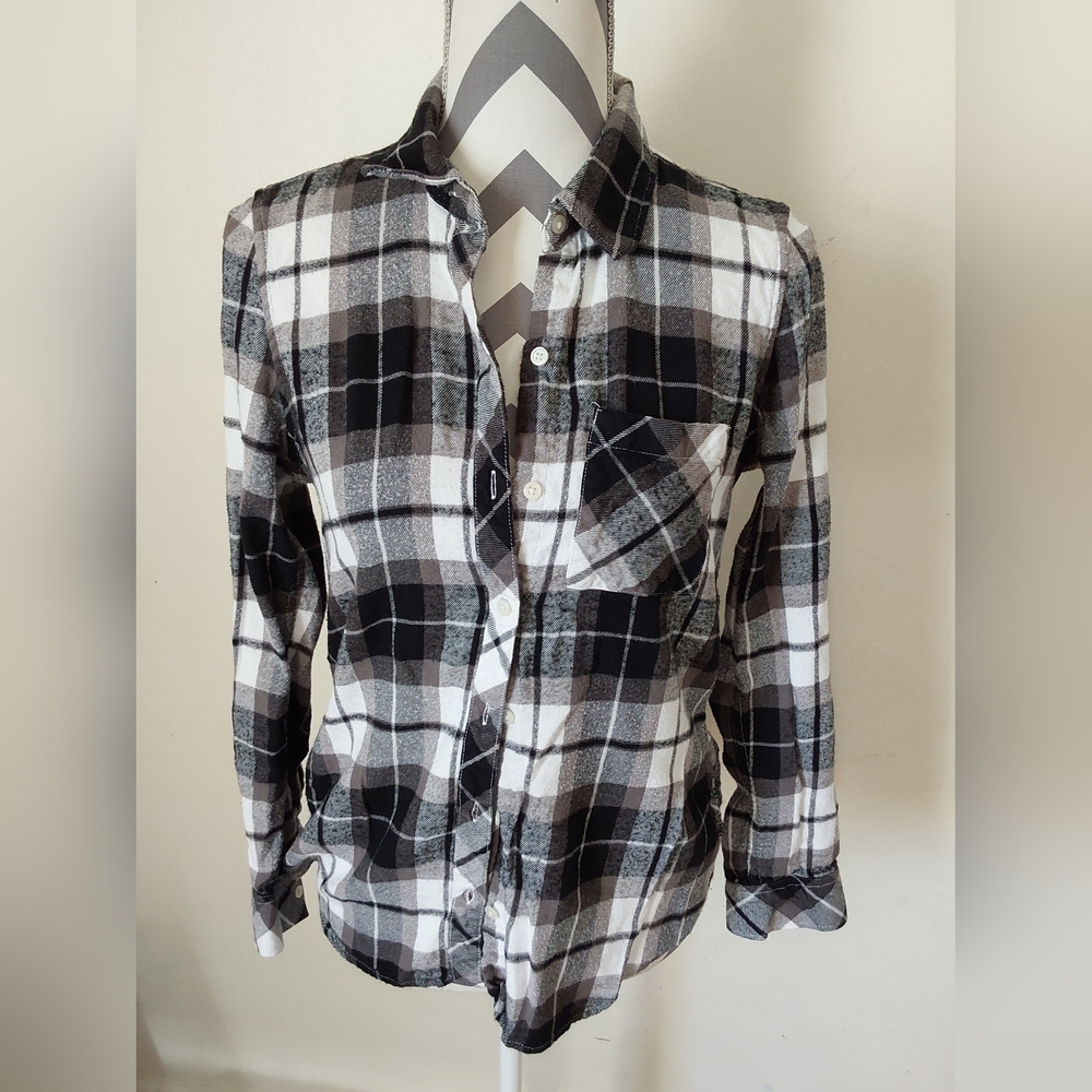 Gap Women's Size Medium Brown Plaid Long Sleeved Flannel Button Down Shirt